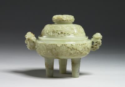 图片[3]-Jade tripod incense burner with openwork peony decoration, Qing dynasty (1644-1911)-China Archive